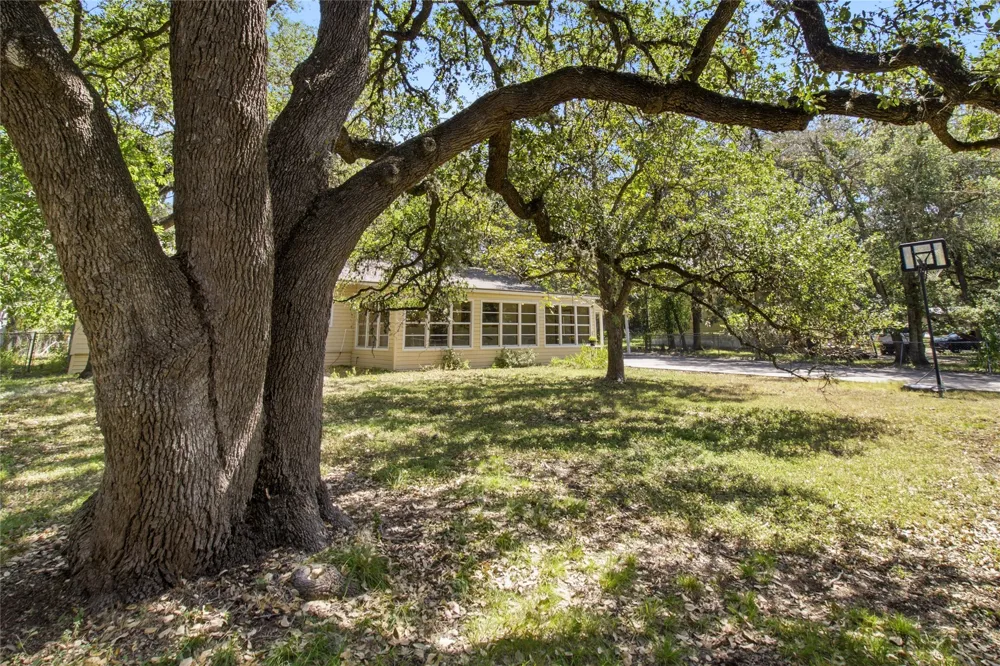 606 Harmons Way San Marcos, TX 78666