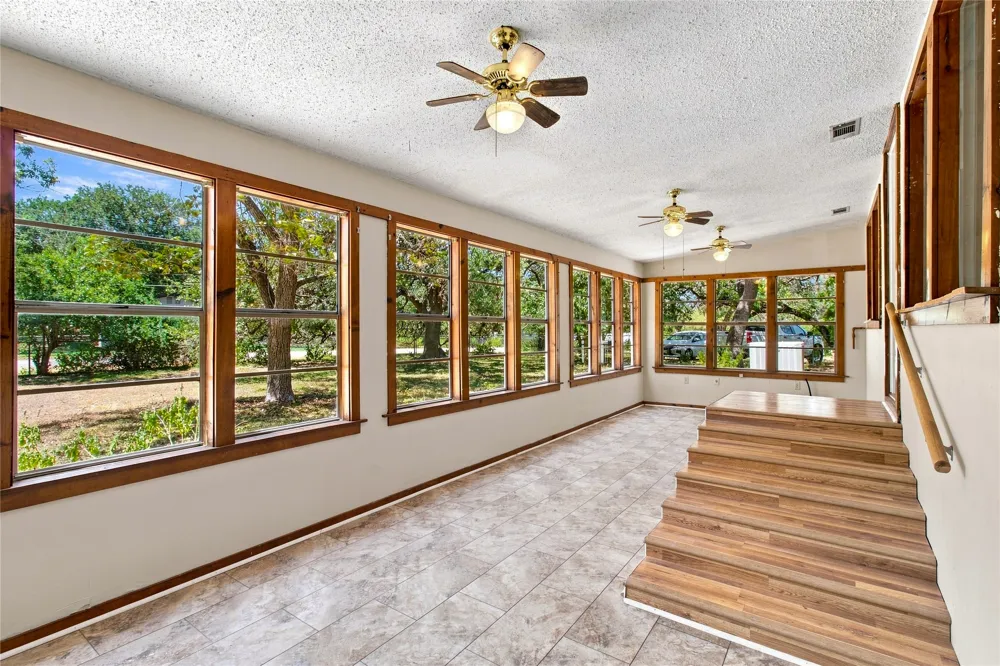 606 Harmons Way San Marcos, TX 78666