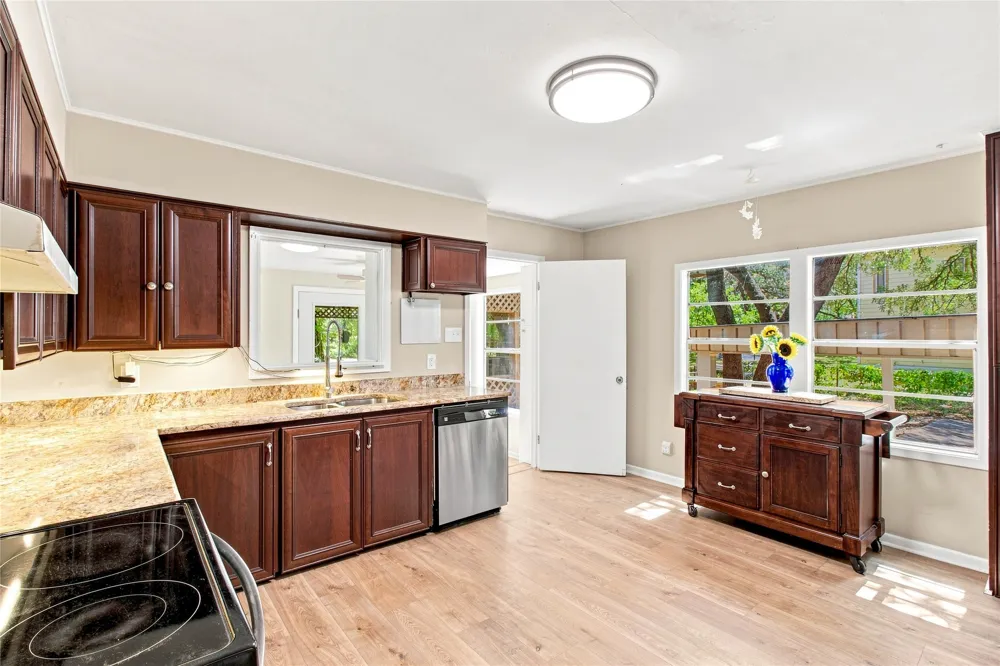 606 Harmons Way San Marcos, TX 78666