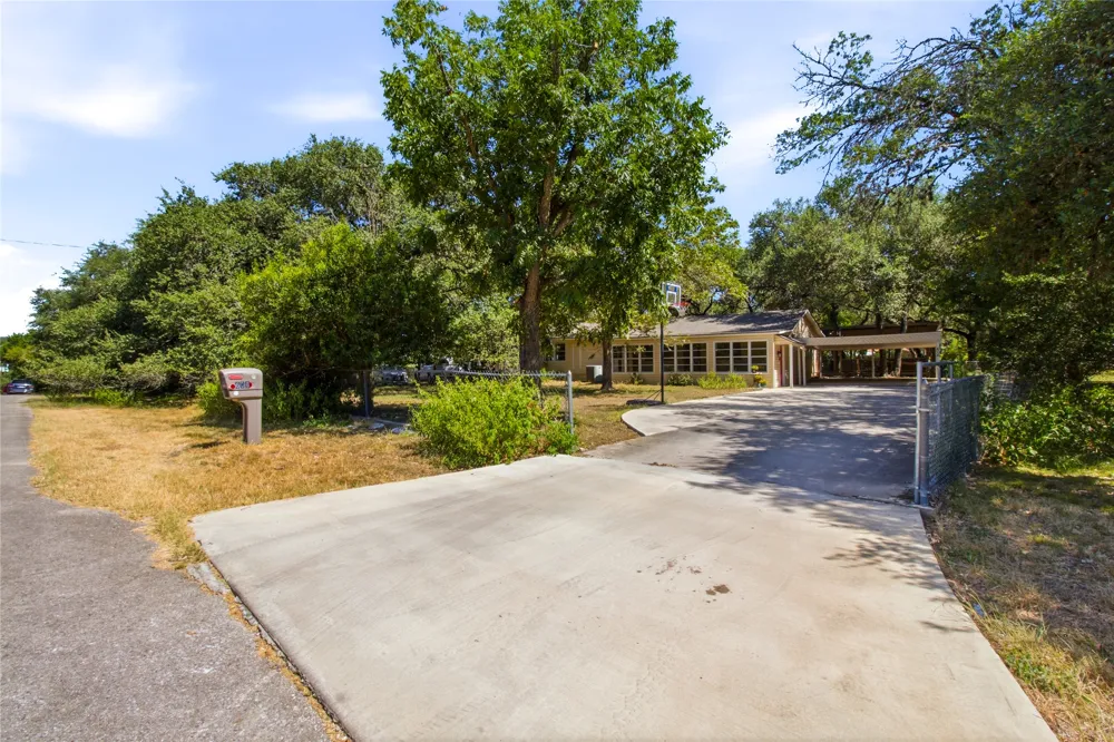 606 Harmons Way San Marcos, TX 78666