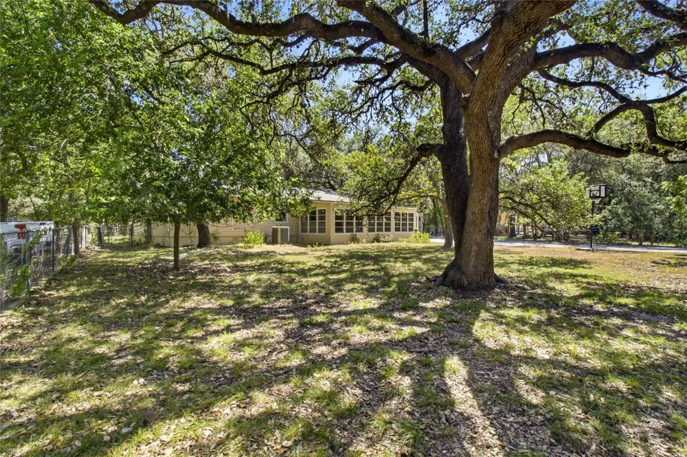 606 Harmons Way San Marcos, TX 78666