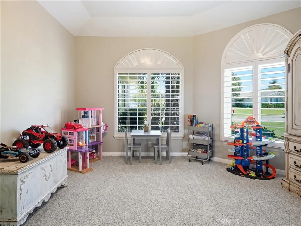 4389 Kris Santa Maria, CA 93455