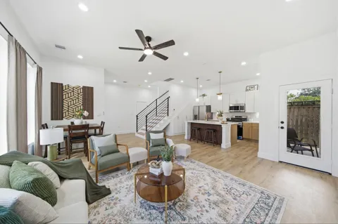 8904 Knoll Leaf Drive