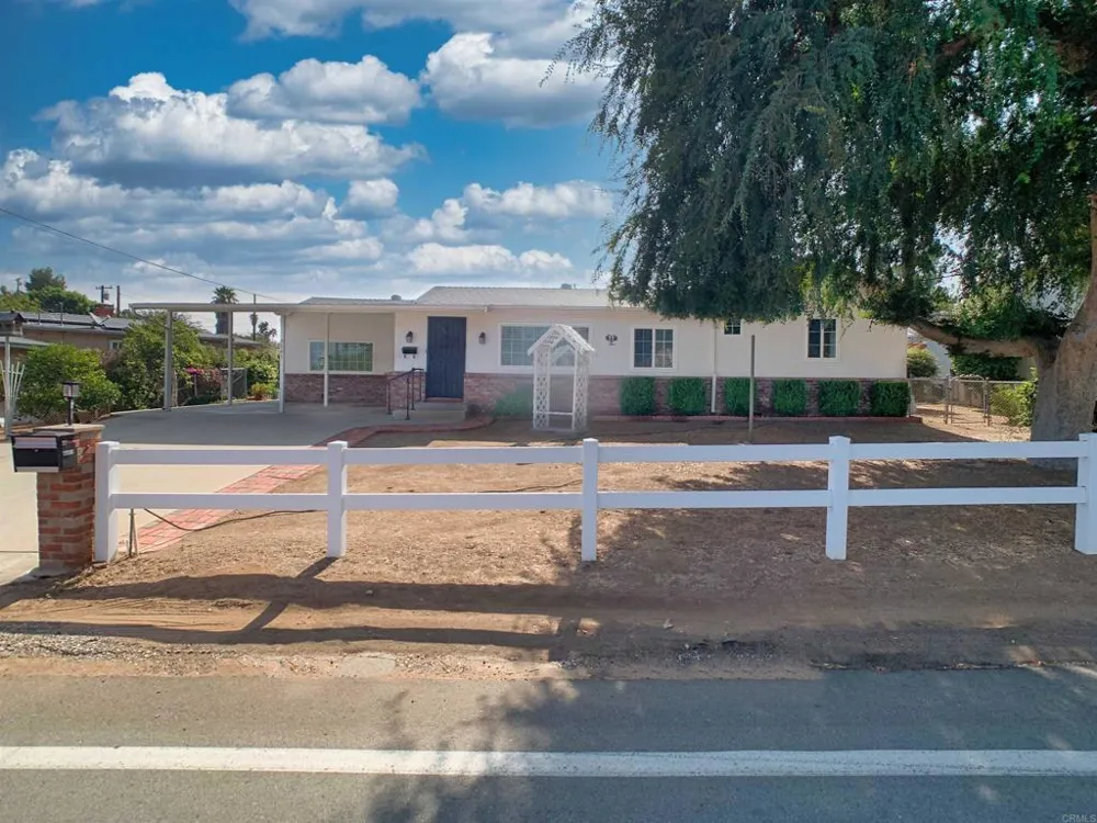 9161 Emerald Grove Avenue Lakeside, CA 92040