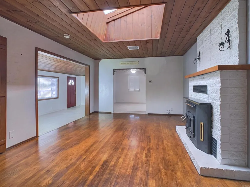 9161 Emerald Grove Avenue Lakeside, CA 92040