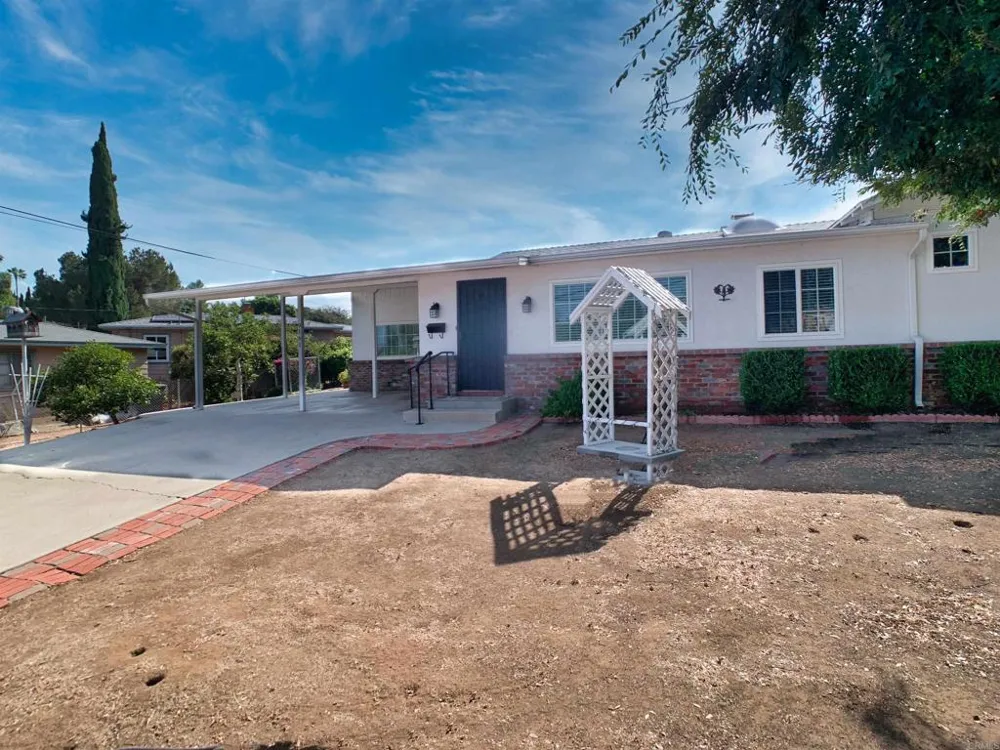 9161 Emerald Grove Avenue Lakeside, CA 92040