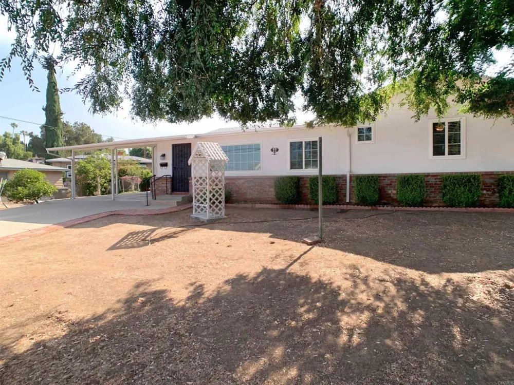 9161 Emerald Grove Avenue Lakeside, CA 92040