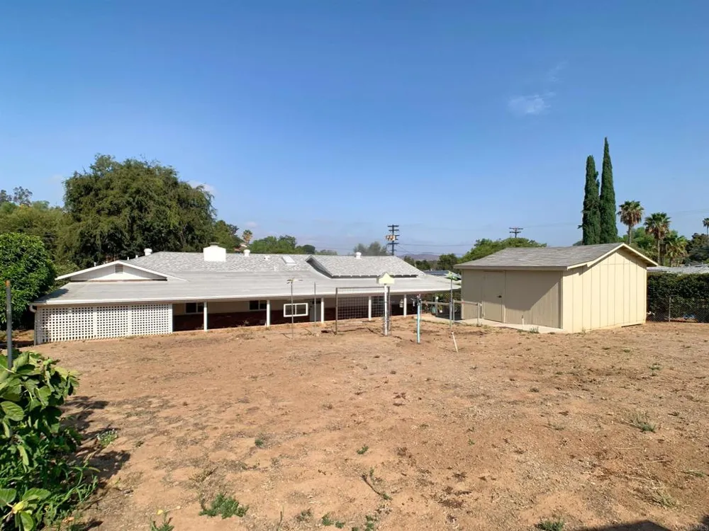 9161 Emerald Grove Avenue Lakeside, CA 92040