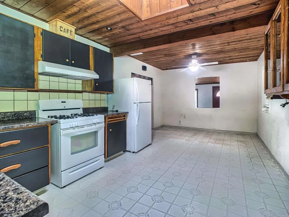 9161 Emerald Grove Avenue Lakeside, CA 92040