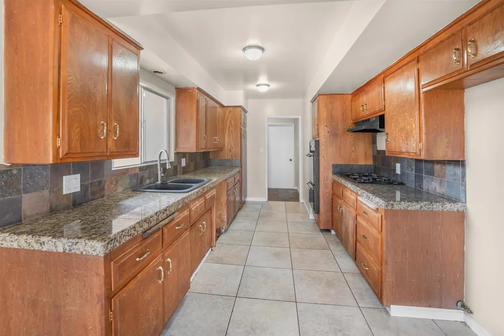 626 E Wright Street Hemet, CA 92543