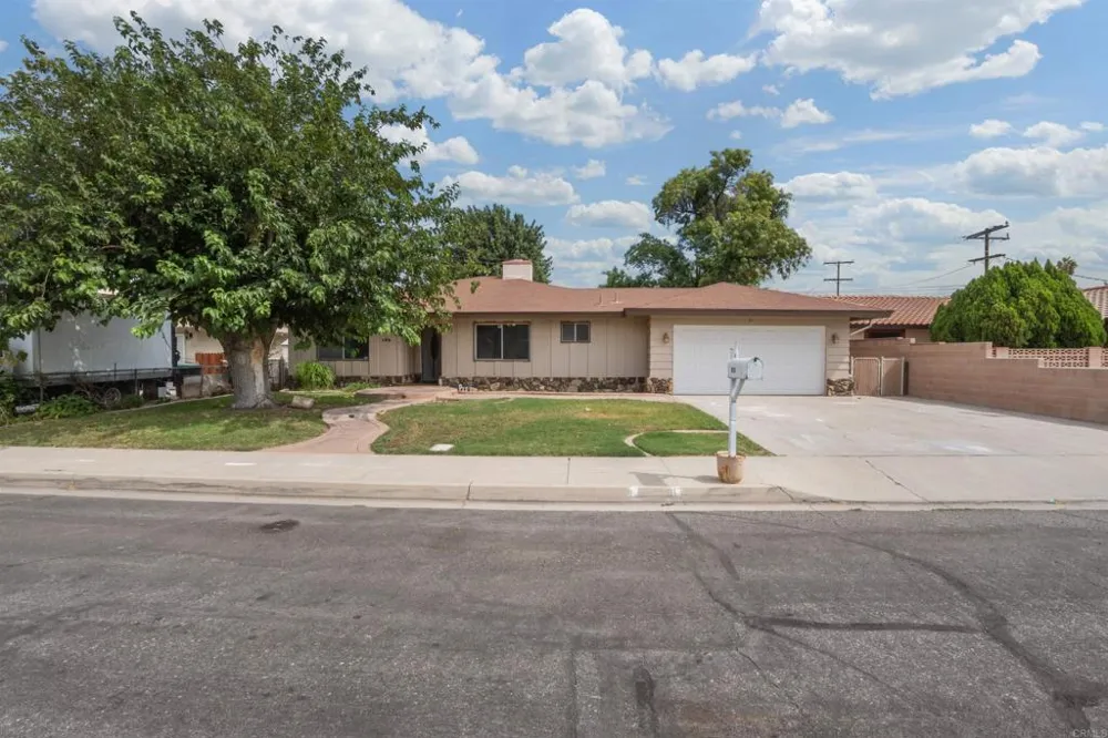 626 E Wright Street Hemet, CA 92543