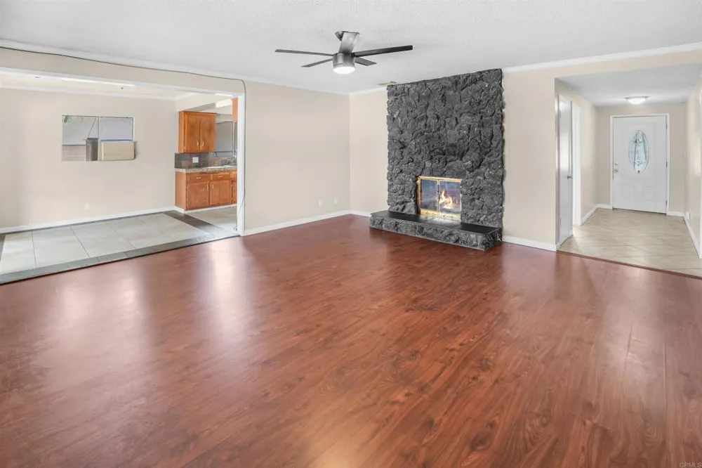 626 E Wright Street Hemet, CA 92543