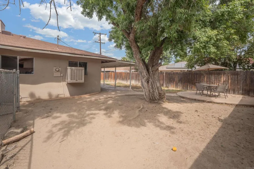 626 E Wright Street Hemet, CA 92543