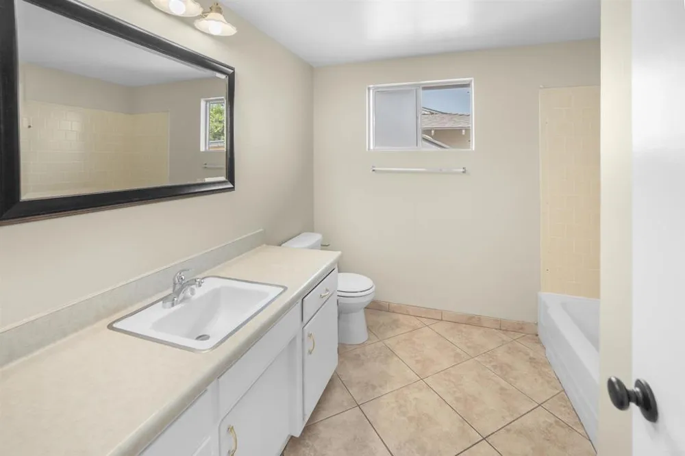 626 E Wright Street Hemet, CA 92543