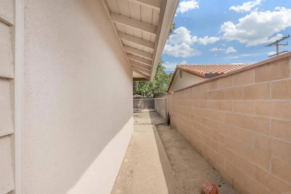 626 E Wright Street Hemet, CA 92543