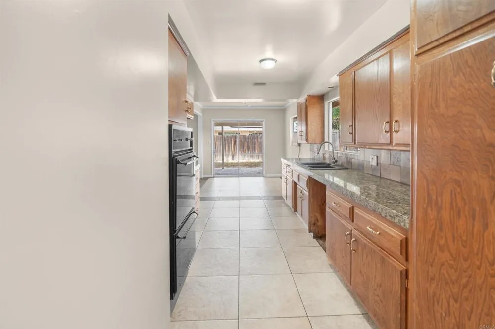 626 E Wright Street Hemet, CA 92543