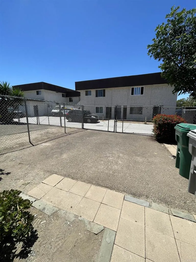 148 W Hall Avenue San Ysidro, CA 92173