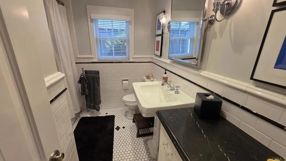 240 H AVENUE Coronado, CA 92118