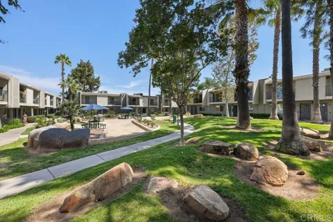 1045 Peach Ave #25