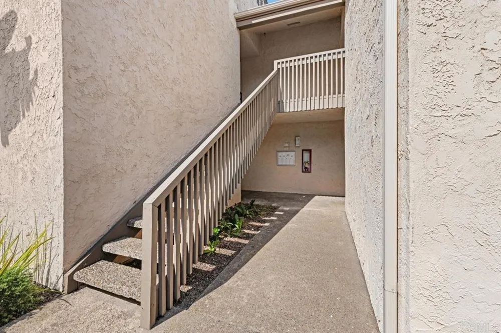 8544 Via Mallorca #B La Jolla, CA 92037