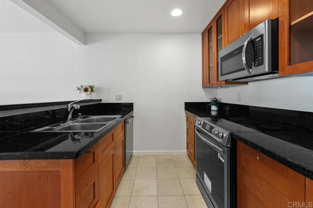 8544 Via Mallorca #B La Jolla, CA 92037