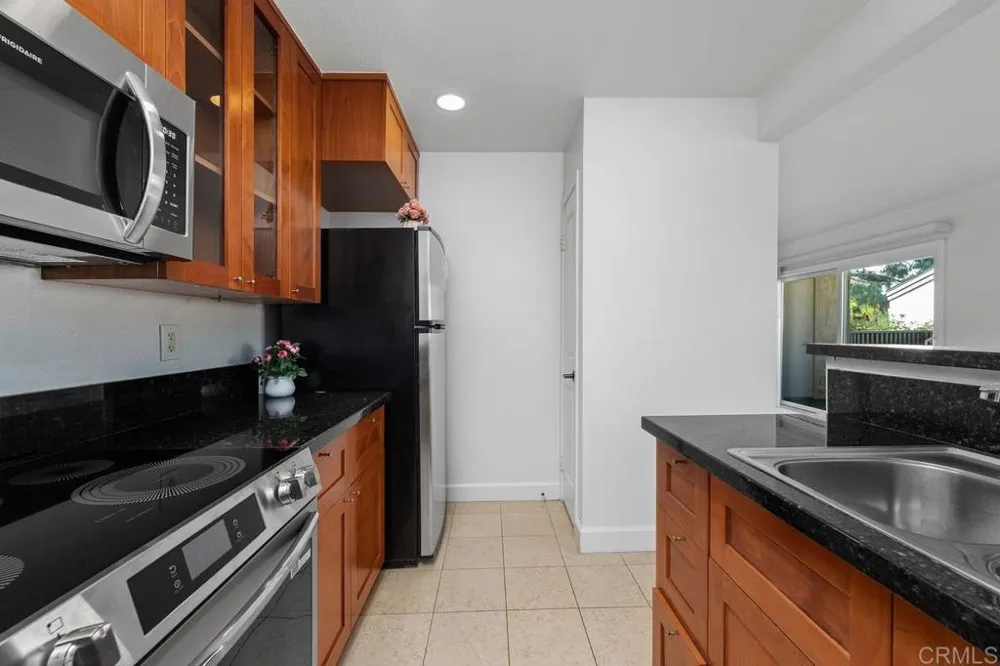 8544 Via Mallorca #B La Jolla, CA 92037