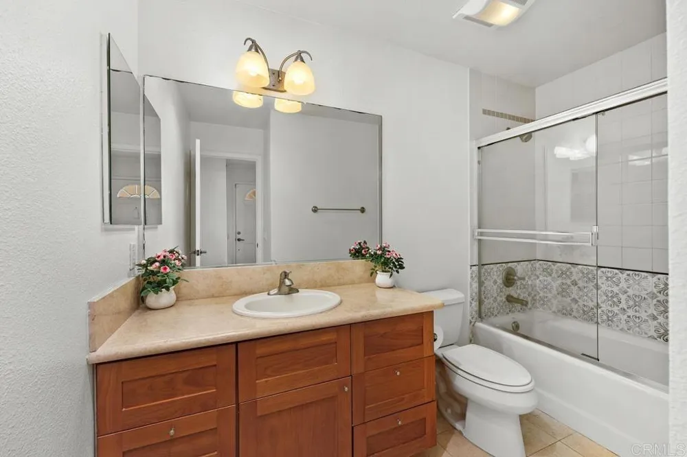 8544 Via Mallorca #B La Jolla, CA 92037