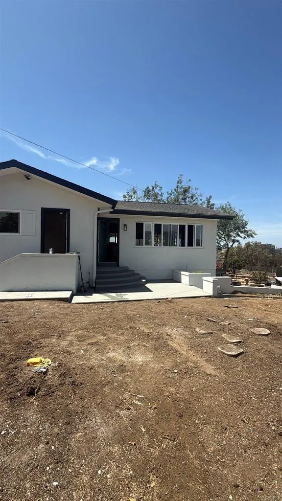 1477 Montgomery Drive Vista, CA 92084