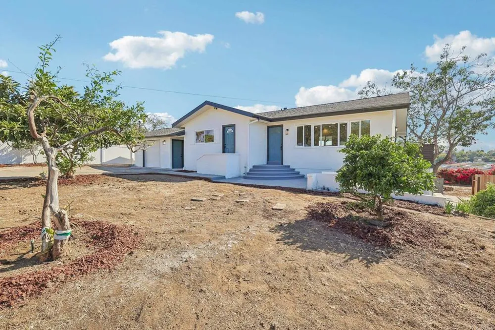 1477 Montgomery Drive Vista, CA 92084