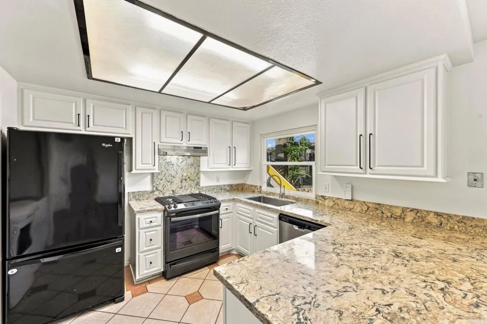 10355 PASEO PALMAS DR. Lakeside, CA 92040