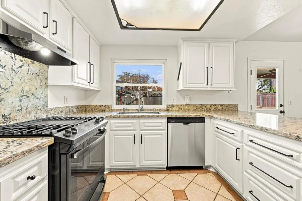 10355 PASEO PALMAS DR. Lakeside, CA 92040