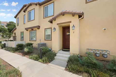 1282 Santa Victoria Rd #1