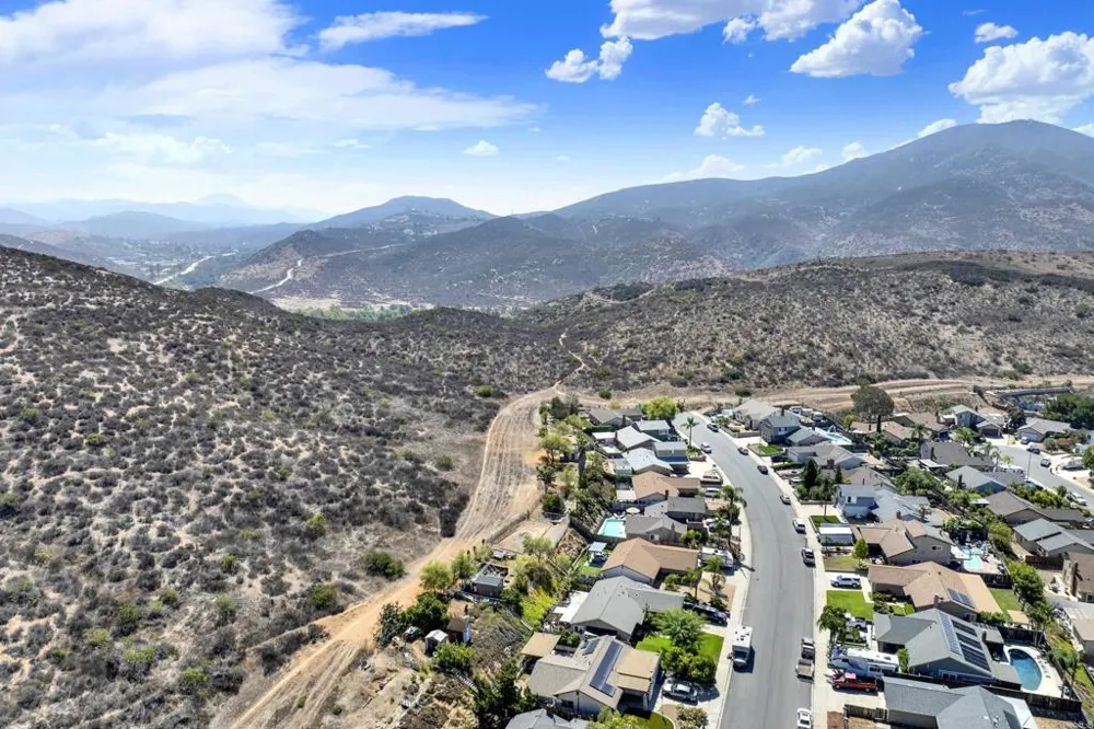 2415 Trace Spring Valley, CA 91978