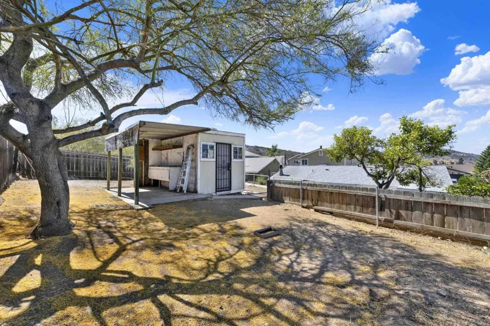 2415 Trace Spring Valley, CA 91978