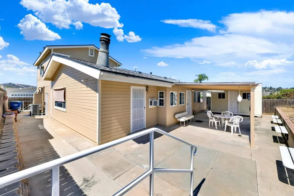 2415 Trace Spring Valley, CA 91978