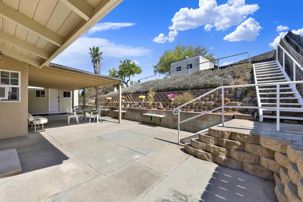 2415 Trace Spring Valley, CA 91978