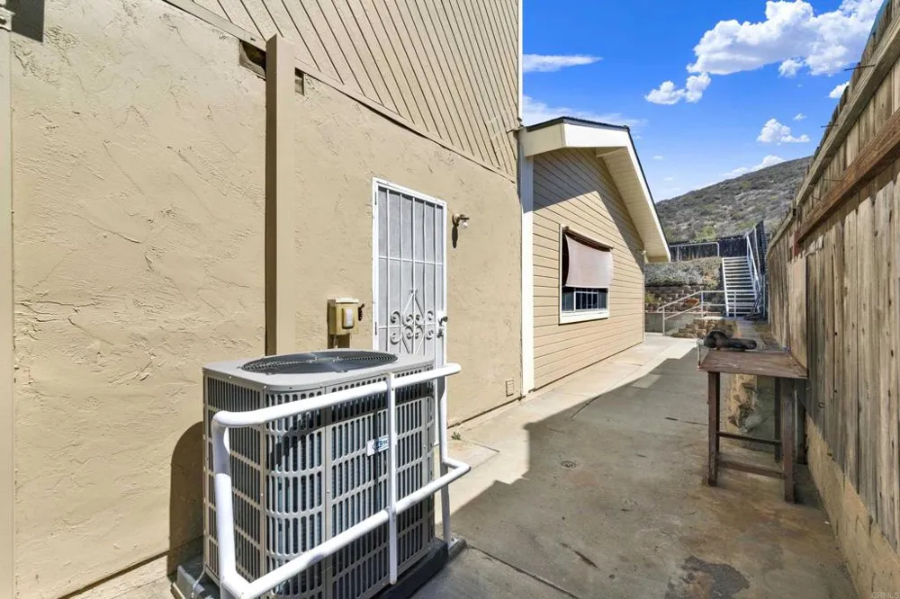 2415 Trace Spring Valley, CA 91978