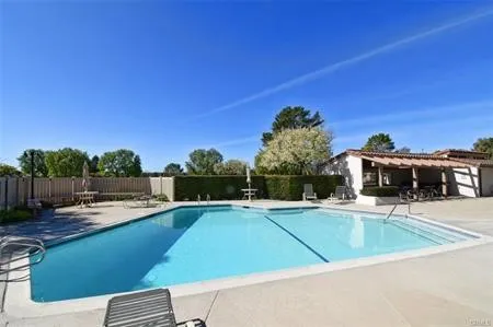 32 Seaview Drive Rolling Hills Estates, CA 90274