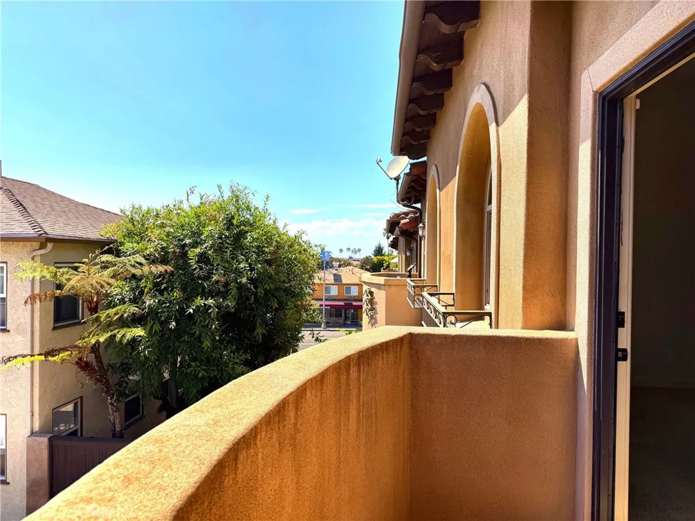 706 S Pacific Coast #E Redondo Beach, CA 90277