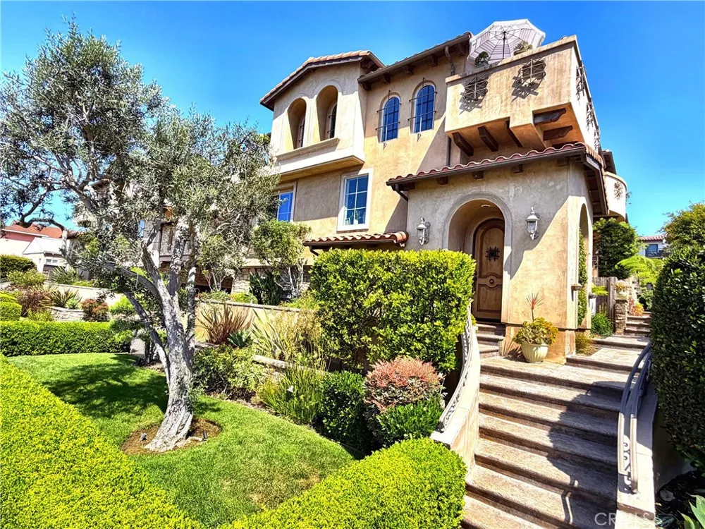 706 S Pacific Coast #E Redondo Beach, CA 90277