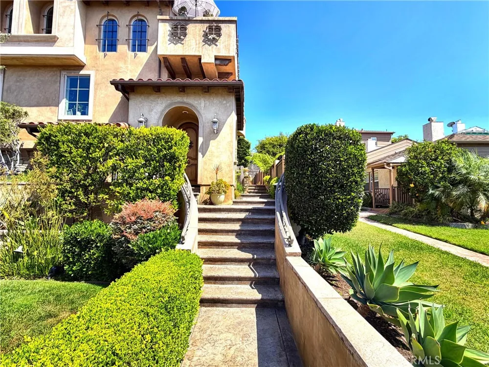 706 S Pacific Coast #E Redondo Beach, CA 90277