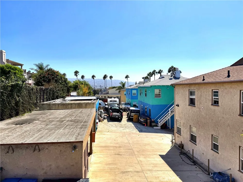 706 S Pacific Coast #E Redondo Beach, CA 90277