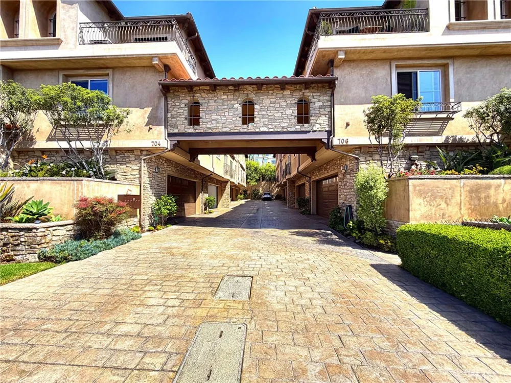 706 S Pacific Coast #E Redondo Beach, CA 90277