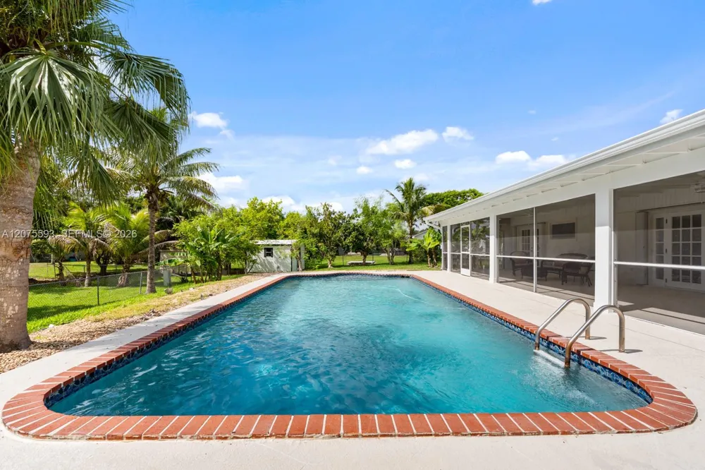 18465 SW 89th Ct Cutler Bay, FL 33157