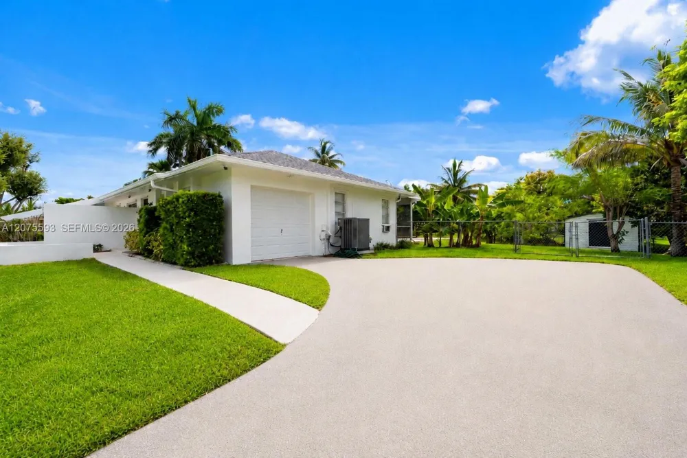 18465 SW 89th Ct Cutler Bay, FL 33157