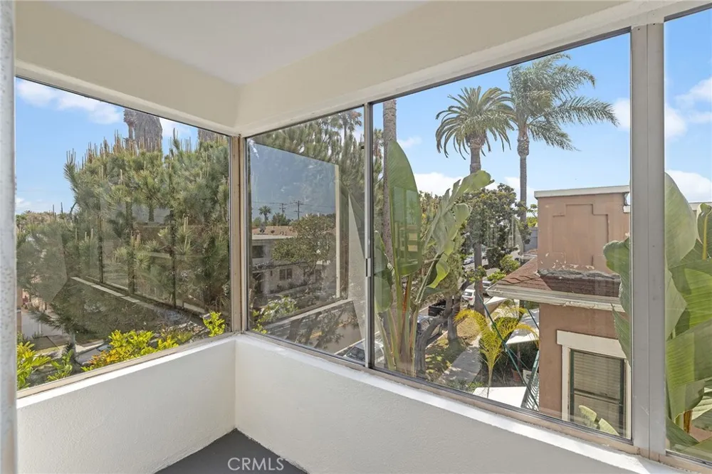 1187 E 3rd #202 Long Beach, CA 90802