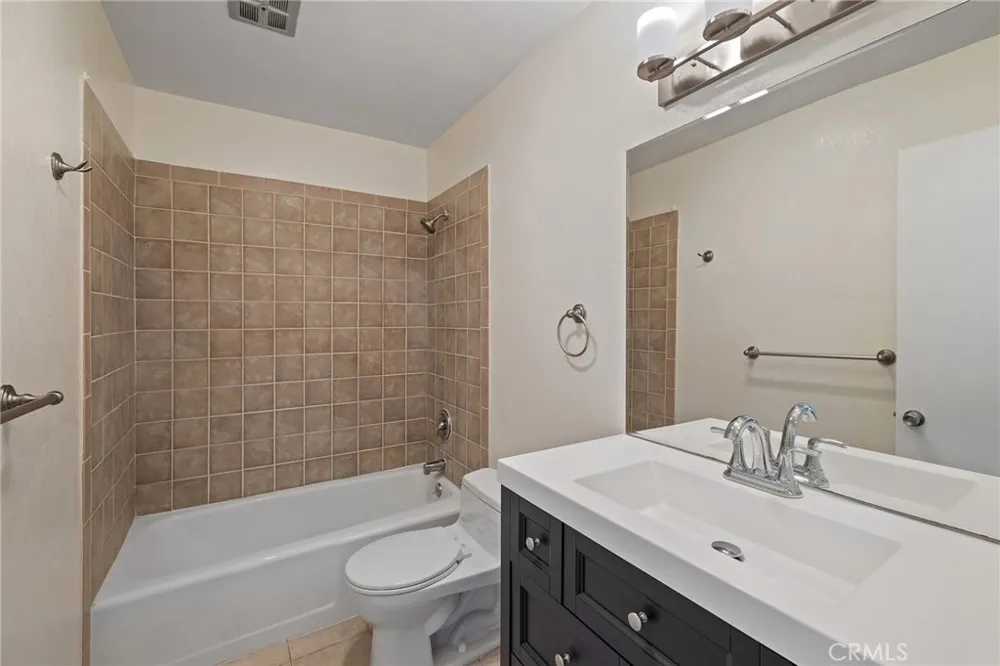 1187 E 3rd #202 Long Beach, CA 90802