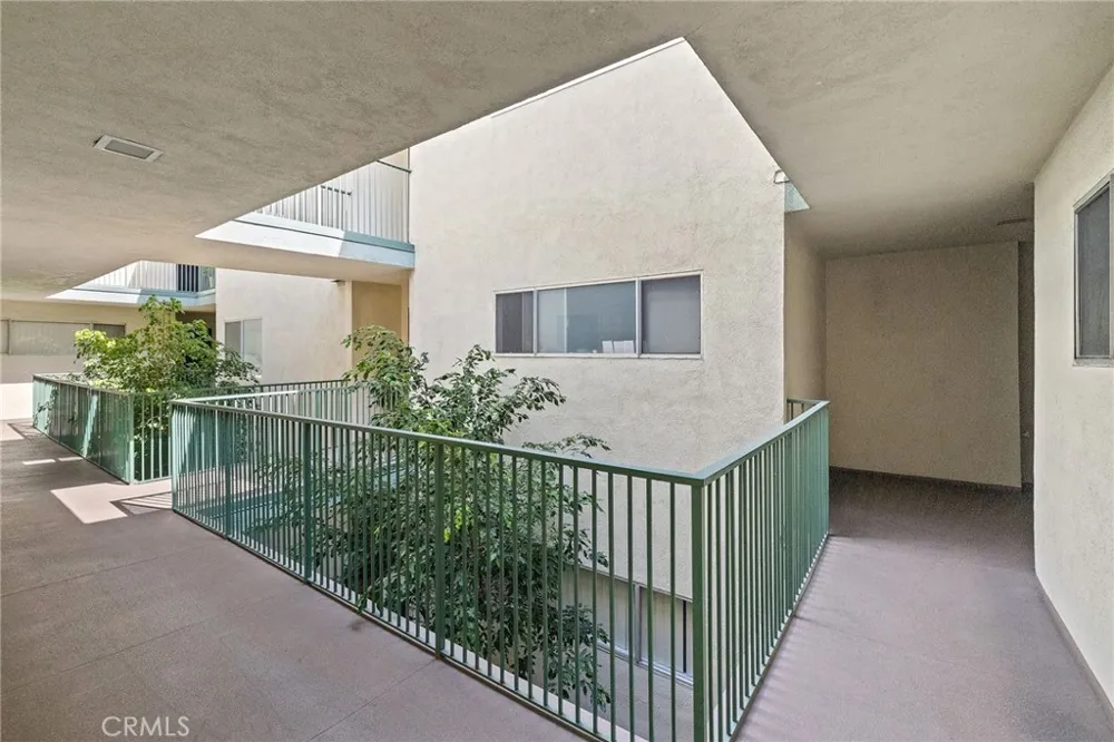1187 E 3rd #202 Long Beach, CA 90802