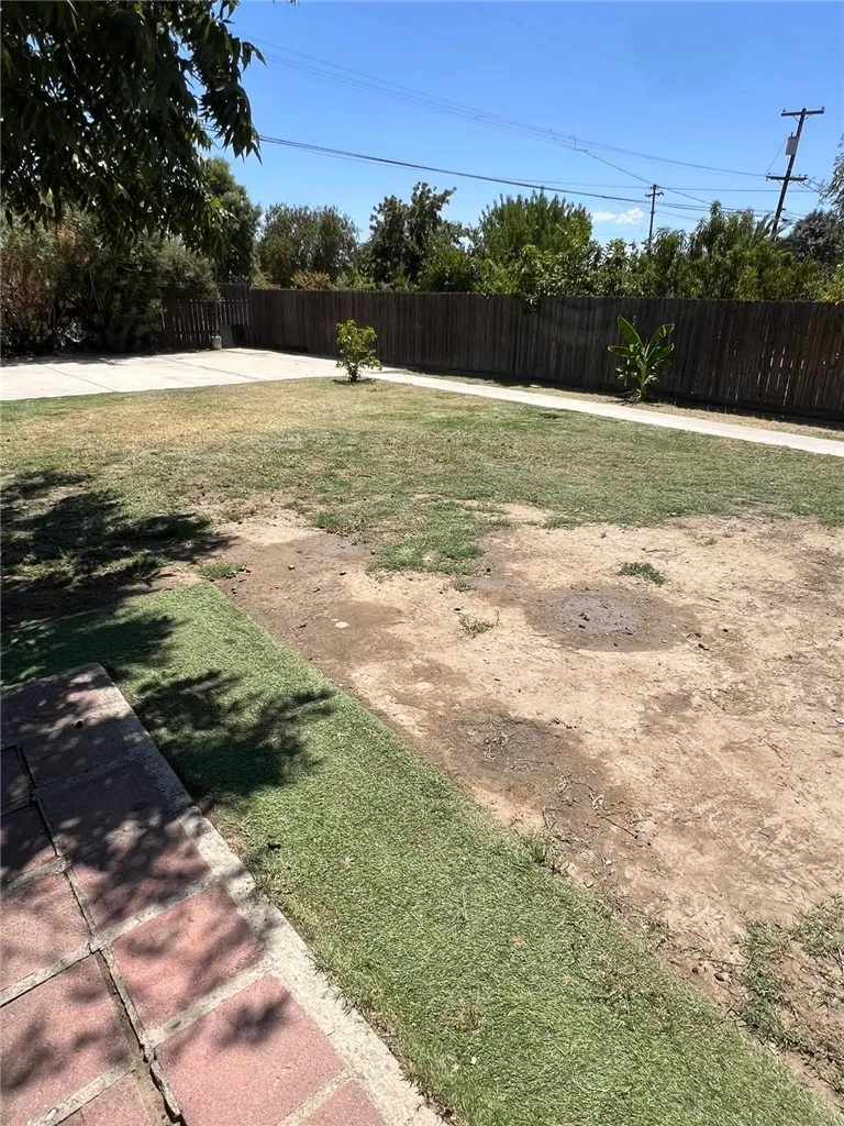3216 Laurel Bakersfield, CA 93304