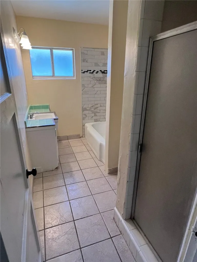 3216 Laurel Bakersfield, CA 93304